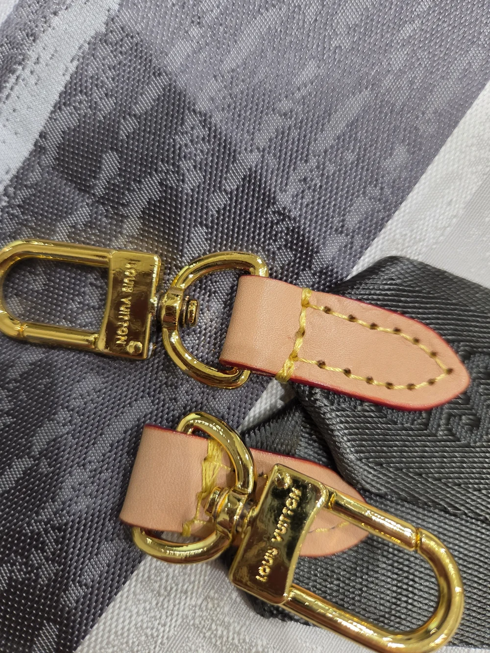 Louis Vuitton Multi pochette accessories green strap NWT in box